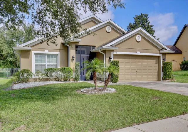 Photo 2 of Single family home for sale at 942 Willow Oak Loop, Minneola, FL 34715 | MLS# O6443722 | Listing updated on 2026-10-08