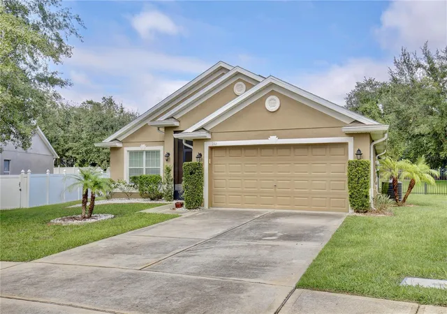 Photo 3 of Single family home for sale at 942 Willow Oak Loop, Minneola, FL 34715 | MLS# O6443722 | Listing updated on 2026-10-08