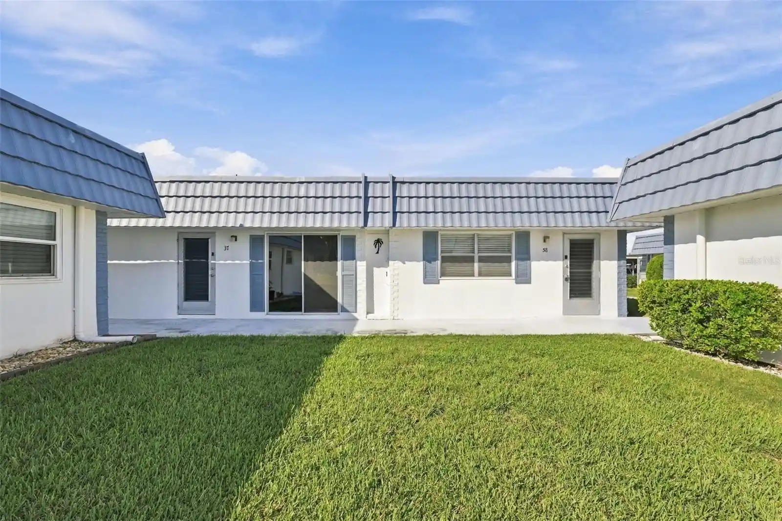Listing Photo 1 - Condo for sale in 1901 Andover Wy located at 1901 Andover Wy, SUN CITY CENTER, FL 33573 - Unit #37