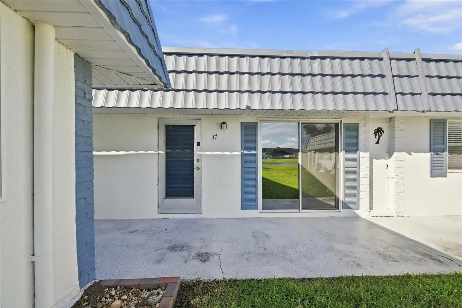 Listing Photo 2 - Condo for sale in 1901 Andover Wy located at 1901 Andover Wy, SUN CITY CENTER, FL 33573 - Unit #37