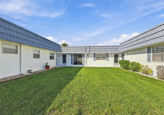 Listing Photo 5 - Condo for sale in building located at 1901 Andover Wy, SUN CITY CENTER, FL 33573 - Unit #37