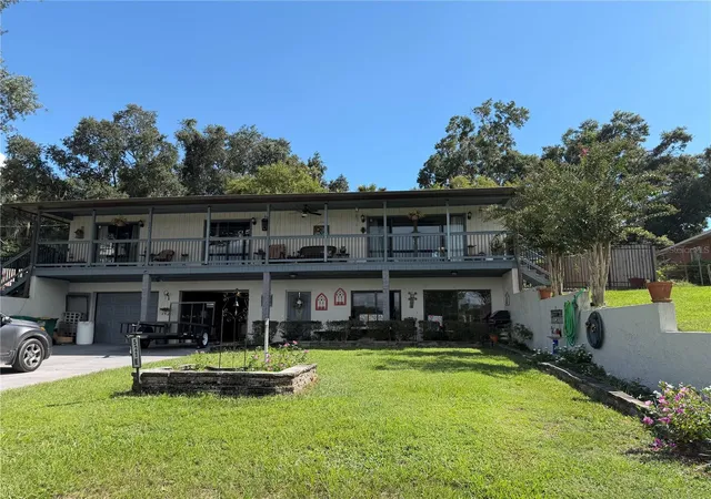 Single family home for sale at 521 E Mirror Lake Dr, FRUITLAND PARK, FL 34731 | MLS# G5118106