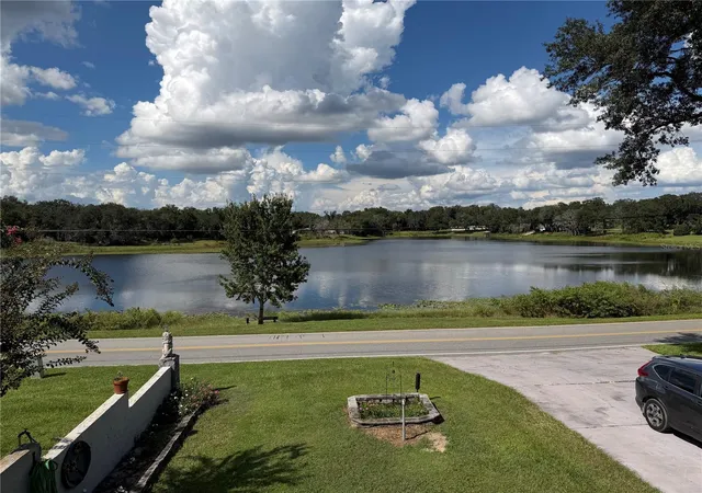 Photo 2 of Single family home for sale at 521 E Mirror Lake Dr, Fruitland Park, FL 34731 | MLS# G5118106 | Listing updated on 2026-09-22