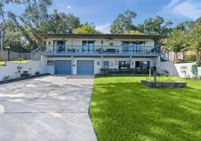 Photo 3 of Single family home for sale at 521 E Mirror Lake Dr, Fruitland Park, FL 34731 | MLS# G5118106 | Listing updated on 2026-09-28