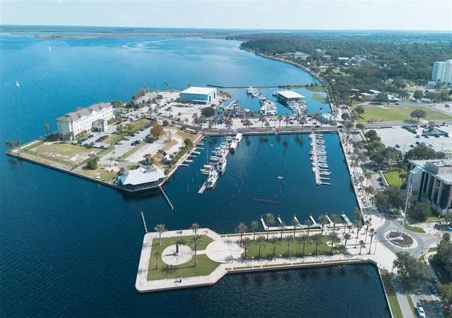 Photo 4 of Condo for sale at 225 W Seminole Blvd #413, Sanford, FL 32771 | MLS# O6443729 | Listing updated on 2026-10-03