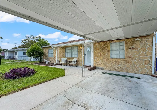 Photo 3 of Sale Pending at 2509 W Lemon St, Tampa, FL 33609 | MLS# TB8550939 | Listing updated on 2026-10-31