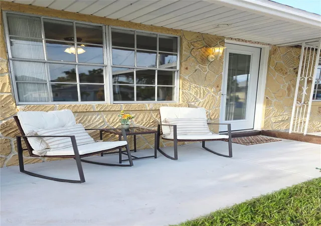 Photo 4 of Sale Pending at 2509 W Lemon St, Tampa, FL 33609 | MLS# TB8550939 | Listing updated on 2026-10-31