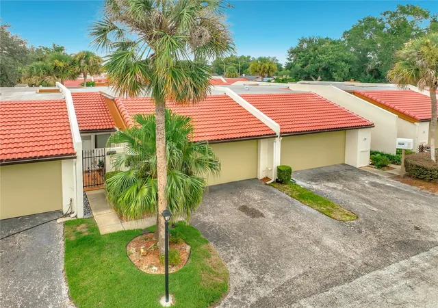 Photo 1 of Condo for sale at 192 Balfour Dr #2, Winter Park, FL 32792 | MLS# O6443731 | Listing updated on 2026-09-28