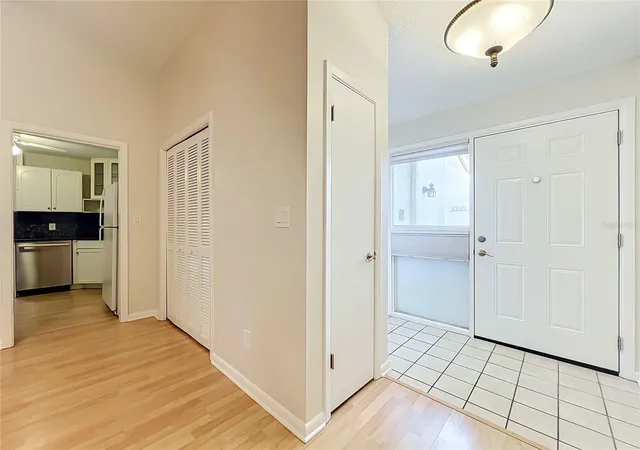 Photo 4 of Condo for sale at 192 Balfour Dr #2, Winter Park, FL 32792 | MLS# O6443731 | Listing updated on 2026-09-28