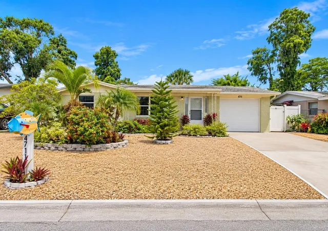 Photo 1 of Single family home for sale at 4711 Phoenix Ave, Holiday, FL 34690 | MLS# TB8550943 | Listing updated on 2026-09-30