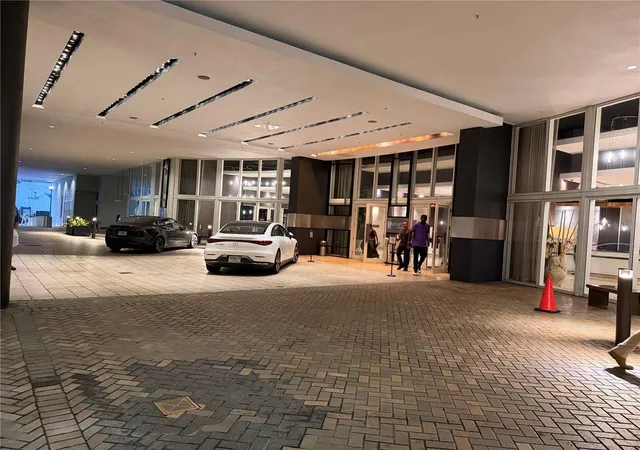 Photo 3 of Condo for sale at 60 Southwest 13th St #5212, Miami, FL 33130 | MLS# TB8550952 | Listing updated on 2026-10-07