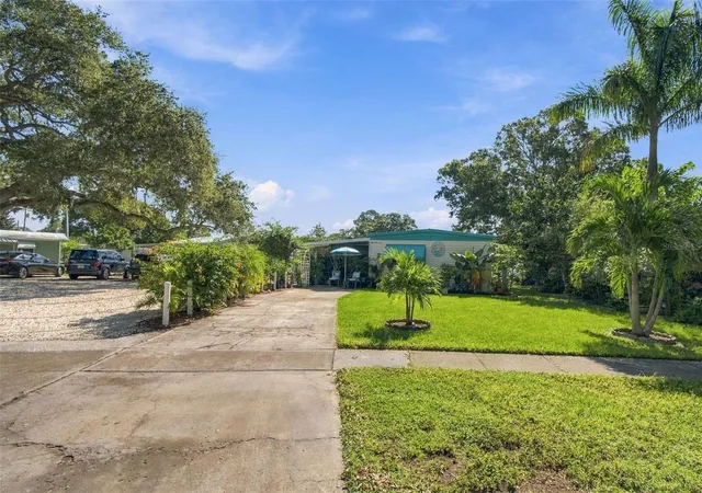 Photo 3 of Manufactured home for sale at 980 7th Street NW #1A, Largo, FL 33770 | MLS# TB8550955 | Listing updated on 2026-09-25
