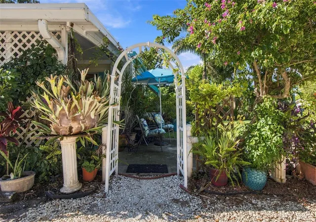 Photo 4 of Manufactured home for sale at 980 7th Street NW #1A, Largo, FL 33770 | MLS# TB8550955 | Listing updated on 2026-09-25