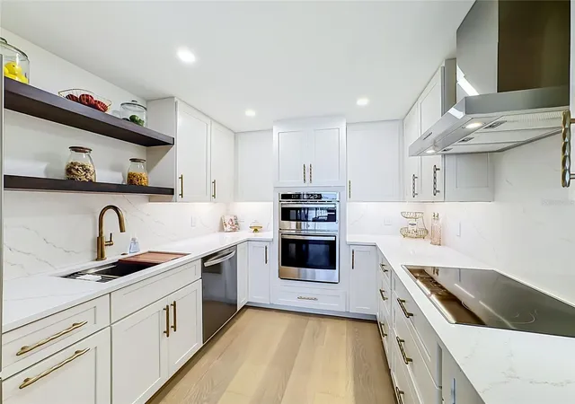 Photo 1 of Condo for sale at 435 S Gulfstream Ave #1006, Sarasota, FL 34236 | MLS# A4706923 | Listing updated on 2026-09-23