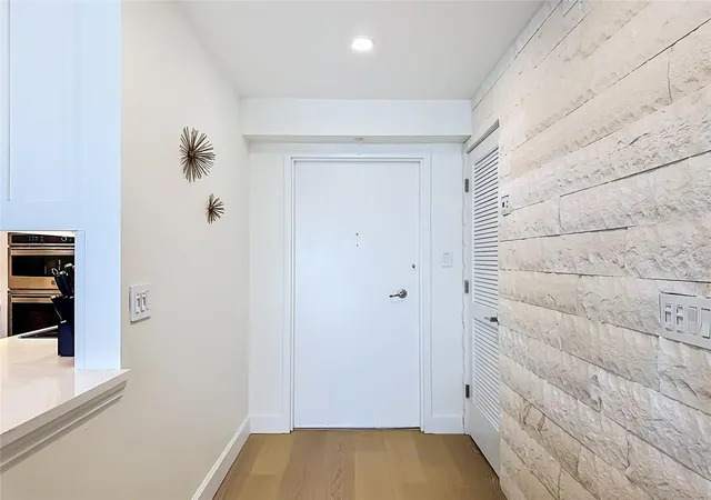 Photo 3 of Condo for sale at 435 S Gulfstream Ave #1006, Sarasota, FL 34236 | MLS# A4706923 | Listing updated on 2026-09-23
