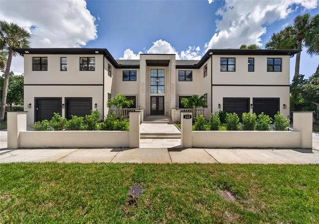 Photo 1 of Mansion for sale at 420 S Royal Poinciana Dr, Tampa, FL 33609 | MLS# TB8550963 | Listing updated on 2026-10-08