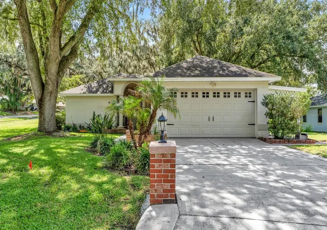 Photo 3 of Single family home for sale at 804 Nestlewood Ct, Lakeland, FL 33813 | MLS# L4965242 | Listing updated on 2026-09-26