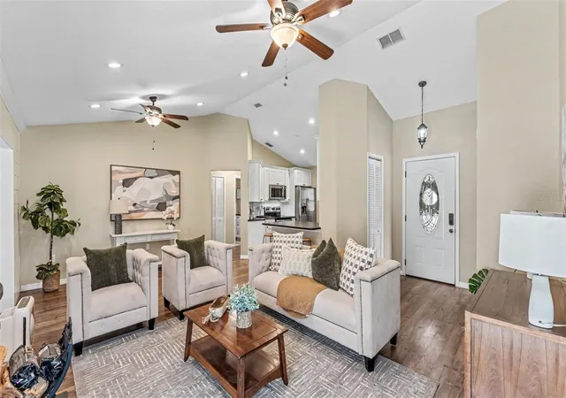Photo 4 of Single family home for sale at 804 Nestlewood Ct, Lakeland, FL 33813 | MLS# L4965242 | Listing updated on 2026-09-26