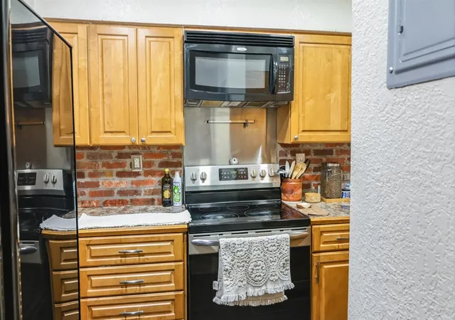Photo 3 of Condo for sale at 1541 NE 34th Court #104, Oakland Park, FL 33334 | MLS# O6443749 | Listing updated on 2026-09-30