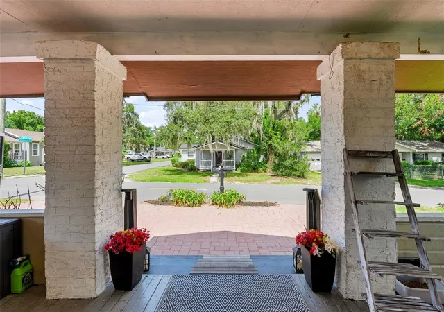 Photo 3 of Single family home for sale at 307 W Cherry St, Plant City, FL 33563 | MLS# TB8550968 | Listing updated on 2026-09-29