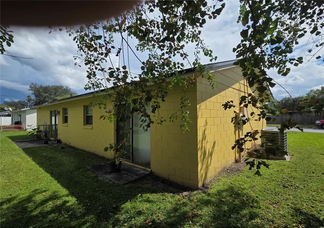 Photo 4 of Single family home for sale at 221 Citrus Dr, Kissimmee, FL 34743 | MLS# O6443751 | Listing updated on 2026-09-25