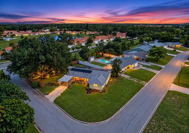 Photo 2 of Single family home for sale at 122 Algiers Dr, Venice, FL 34293 | MLS# L4965245 | Listing updated on 2026-09-22