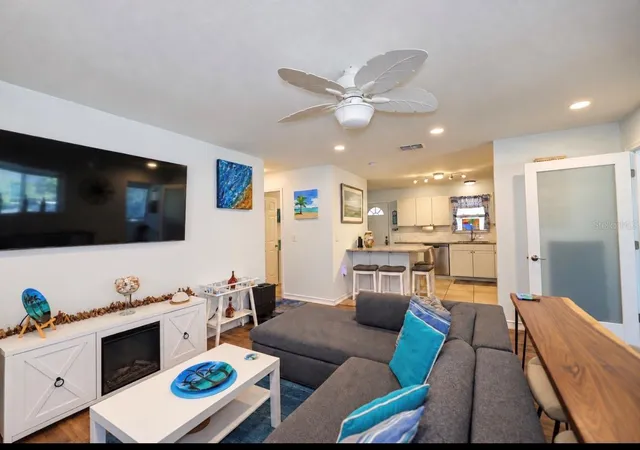 Photo 1 of Single family home for sale at 614 Lyndhurst St, Dunedin, FL 34698 | MLS# TB8550974 | Listing updated on 2026-09-22