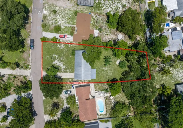 Photo 2 of Single family home for sale at 930 Alcazar Way S, Saint Petersburg, FL 33705 | MLS# TB8550981 | Listing updated on 2026-10-22