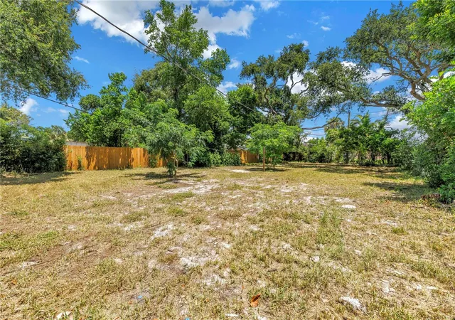 Photo 3 of Single family home for sale at 930 Alcazar Way S, Saint Petersburg, FL 33705 | MLS# TB8550981 | Listing updated on 2026-10-22