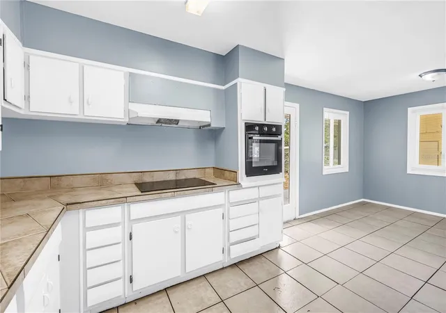 Photo 3 of Single family home for sale at 930 Alcazar Way S, Saint Petersburg, FL 33705 | MLS# TB8550981 | Listing updated on 2026-10-22