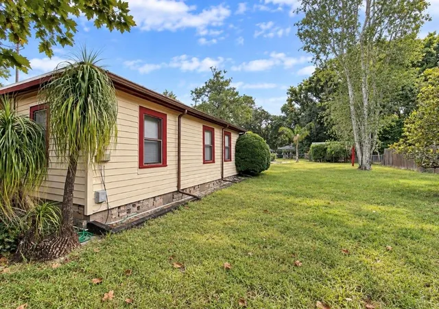 Photo 3 of Single family home for sale at 2222 Getford Rd, Eustis, FL 32726 | MLS# G5118115 | Listing updated on 2026-09-30