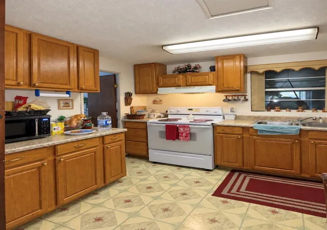 Photo 3 of Single family home for sale at 2222 Getford Rd, Eustis, FL 32726 | MLS# G5118115 | Listing updated on 2026-09-30
