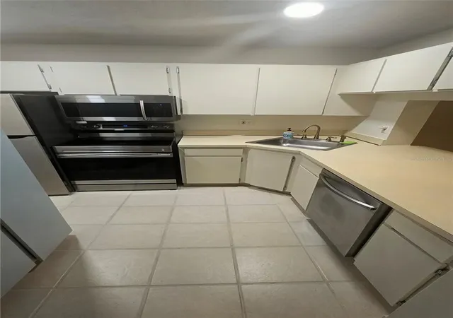 Listing Photo 5 - Condo for sale in building located at 1236 Pine Ridge Cir W, Tarpon Springs, FL 34688 - Unit #G3