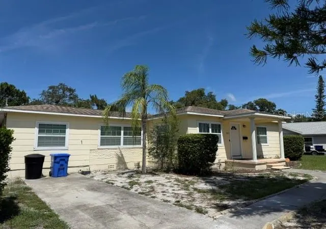 Photo 2 of Single family home for sale at 1111 Asturia Way S, Saint Petersburg, FL 33705 | MLS# TB8550997 | Listing updated on 2026-09-24