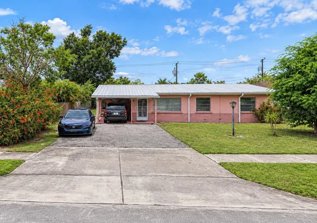 Photo 1 of Single family home for sale at 1443 Alhambra Dr, Fort Myers, FL 33901 | MLS# TB8550998 | Listing updated on 2026-09-23