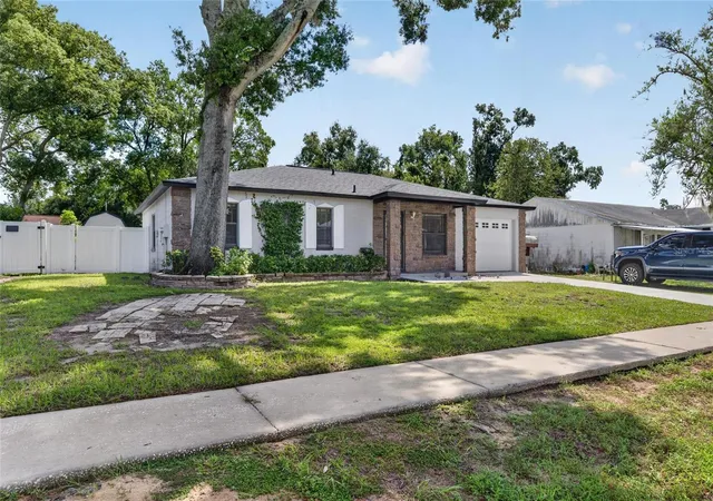 Photo 4 of Single family home for sale at 906 Cutler Dr, Seffner, FL 33584 | MLS# TB8551000 | Listing updated on 2026-09-23