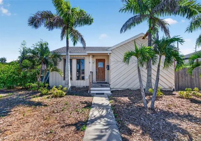 Single family home for sale at 1000 49th Street S, Gulfport, FL 33707 | MLS# TB8551004