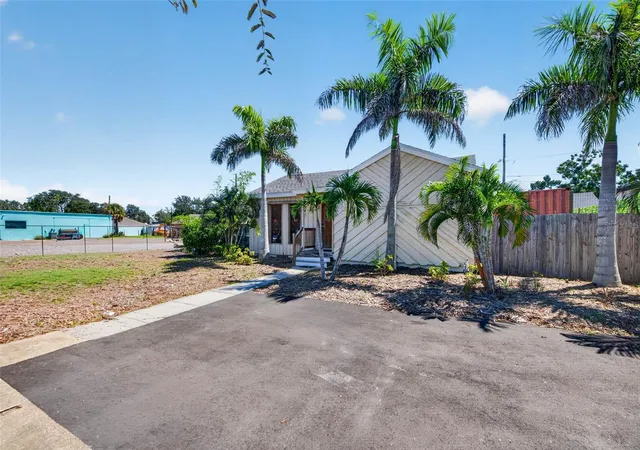 Photo 1 of Single family home for sale at 1000 49th Street S, Gulfport, FL 33707 | MLS# TB8551004 | Listing updated on 2026-09-22