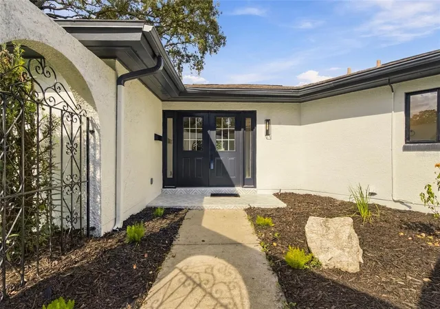 Photo 3 of Single family home for sale at 10309 Reclinata Ln, Tampa, FL 33618 | MLS# TB8551007 | Listing updated on 2026-10-05