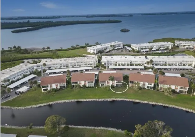 Photo 1 of Condo for sale at 4868 Independence Dr, Bradenton, FL 34210 | MLS# A4706932 | Listing updated on 2026-10-04