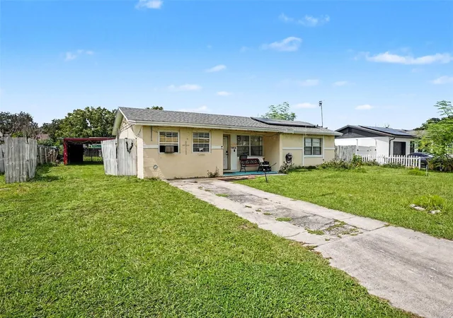 Photo 2 of Single family home for sale at 156 Guaymas Dr, Kissimmee, FL 34743 | MLS# O6443782 | Listing updated on 2026-09-24