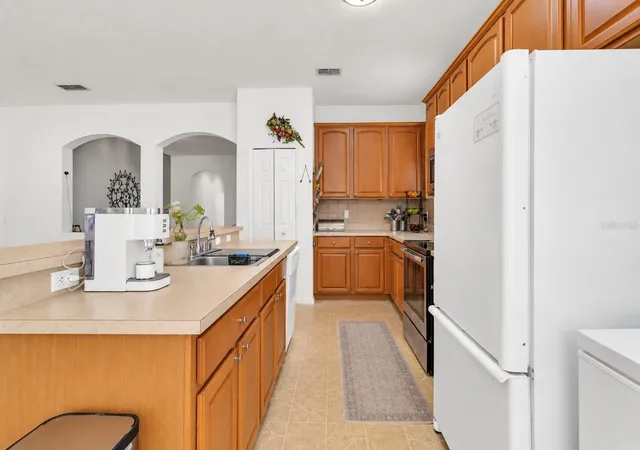 Photo 4 of Single family home for sale at 13738 Eden Isle Blvd, Windermere, FL 34786 | MLS# S5158063 | Listing updated on 2026-09-24