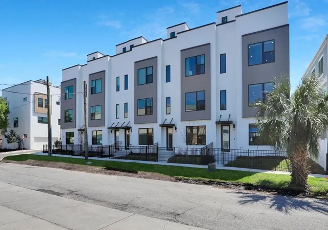 Townhouse for sale at 2506 W Cleveland St #20, TAMPA, FL 33609 | MLS# TB8551018