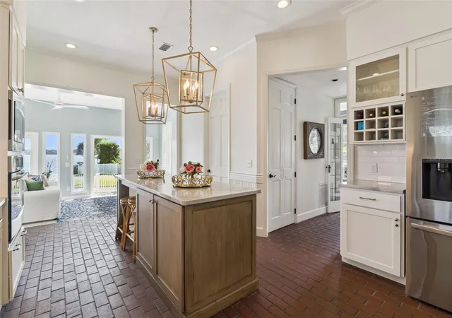 Photo 3 of Single family home for sale at 637 Lake Harbor Cir, Orlando, FL 32809 | MLS# O6443798 | Listing updated on 2026-09-25