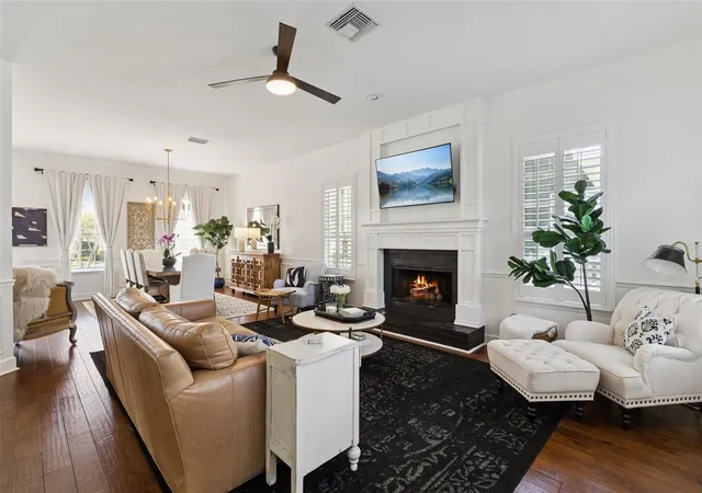 Photo 4 of Single family home for sale at 637 Lake Harbor Cir, Orlando, FL 32809 | MLS# O6443798 | Listing updated on 2026-09-25