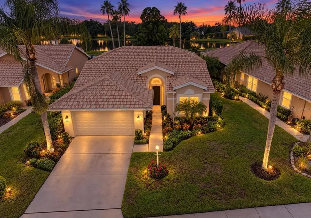 Single family home for sale at 6635 Oakbrooke Cir, BRADENTON, FL 34202 | MLS# A4706941