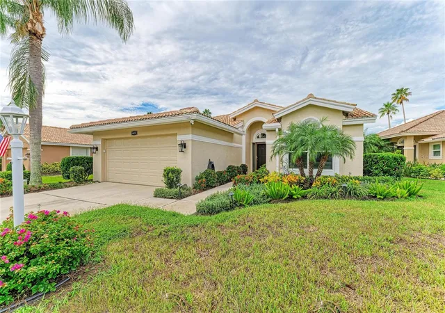 Photo 3 of Single family home for sale at 6635 Oakbrooke Cir, Bradenton, FL 34202 | MLS# A4706941 | Listing updated on 2026-09-23