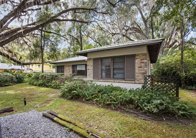 Photo 3 of Single family home for sale at 2703 NW 2nd Avenue, Gainesville, FL 32607 | MLS# R4912051 | Listing updated on 2026-10-10