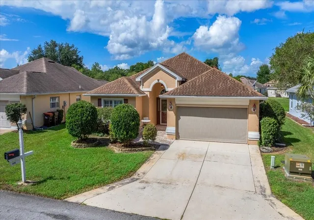 Single family home for sale at 11100 SW 71st Terrace Rd, OCALA, FL 34476 | MLS# OM732685