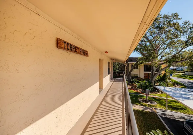 Photo 3 of Condo for sale at 12300 Vonn Rd #9205, Largo, FL 33774 | MLS# TB8551030 | Listing updated on 2026-09-23